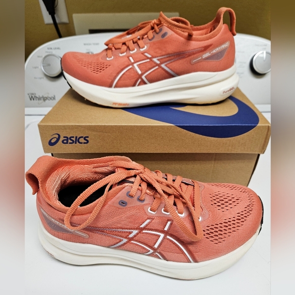 *ASICS* Women's Gel Kayano 31 - Desert Red/White - Size 6.5B. - Picture 1 of 12